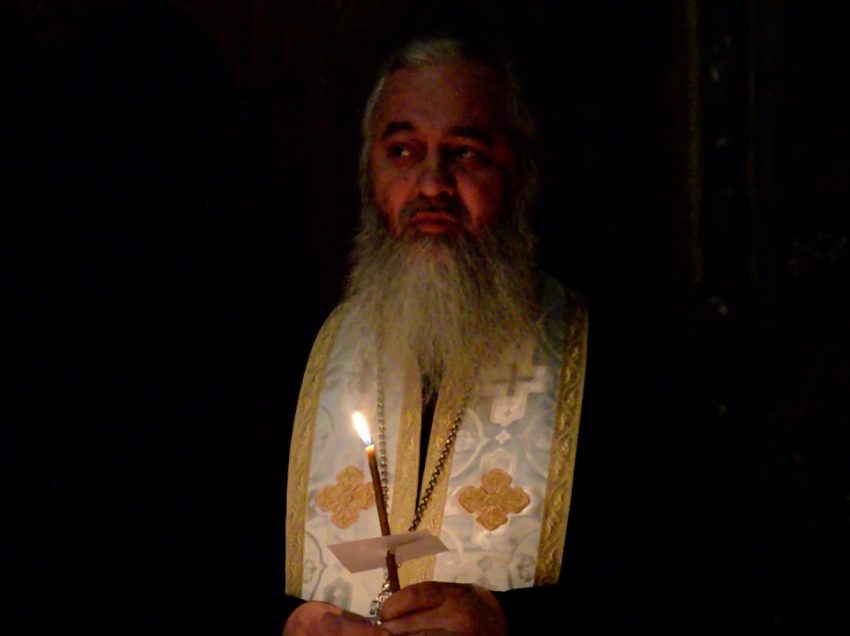 <i>“Şi de nu s-ar fi scurtat acele zile, n-ar mai scăpa nici un trup…”</i>. VREMURILE PE CARE LE TRĂIM – VREMURI CUMPLITE DE CERNERE. <i>“Răul lumii de astăzi este așa de organizat încât scăpare nu mai este”</i>. CARE ESTE TOTUȘI SINGURA IEȘIRE? (Părintele Rafail Noica și Arhim. Dumitru Cobzaru – AUDIO, VIDEO, TEXT)