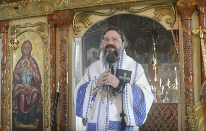 PS MACARIE – CUVINTE ÎNCĂRCATE DE EMOȚIE rostite pe plaiurile sale natale: <i>“Să nu dai aurul pământului tău strămoșesc pentru mărgelele colorate ale străinilor. Dacă faci aceasta, îți pierzi busola lăuntrică, te dezrădăcinezi și te rătăcești în cele dinlăuntrul tău</i>. DAR IMPORTANT ESTE SĂ TE RIDICI!” (video, text)